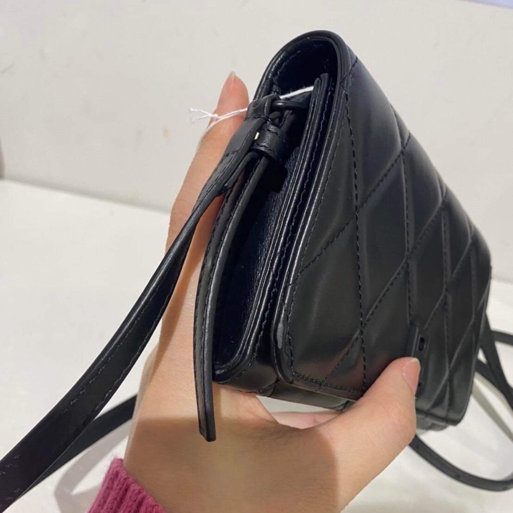 Balenciaga Quilted B dot sling bag in black leather - Picture 2 of 13
